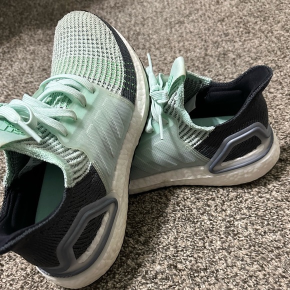 Adidas boosts - Picture 3 of 4